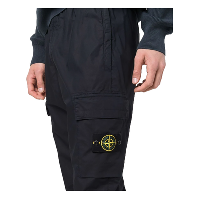 STONE ISLAND LOGO PATCH CARGO TROUSERS IN BLACK