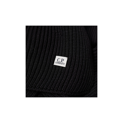 C.P. COMPANY RIBBED SCARF IN BLACK