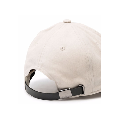 MOOSE KNUCKLES LOGO PLAQUE CAP IN BEIGE